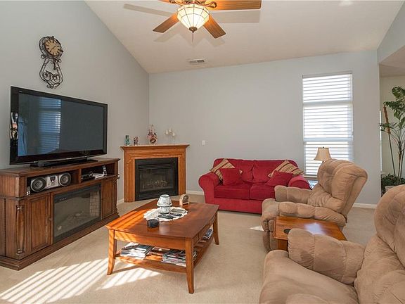 4th image of 1302 Black Lake Ct