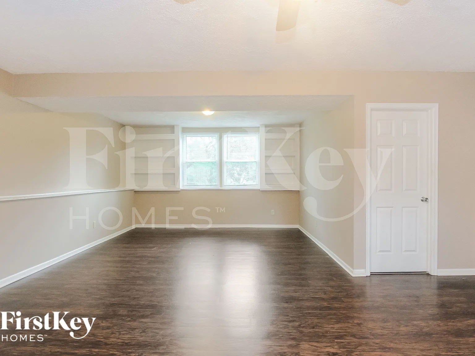 4 bed, 2.0 bath, 2112 sqft, $1,875 — Photo 2