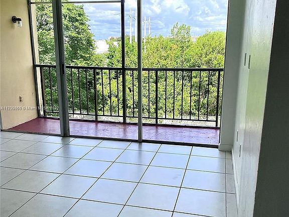 3rd image of 8870 Fontainebleau Blvd APT 402