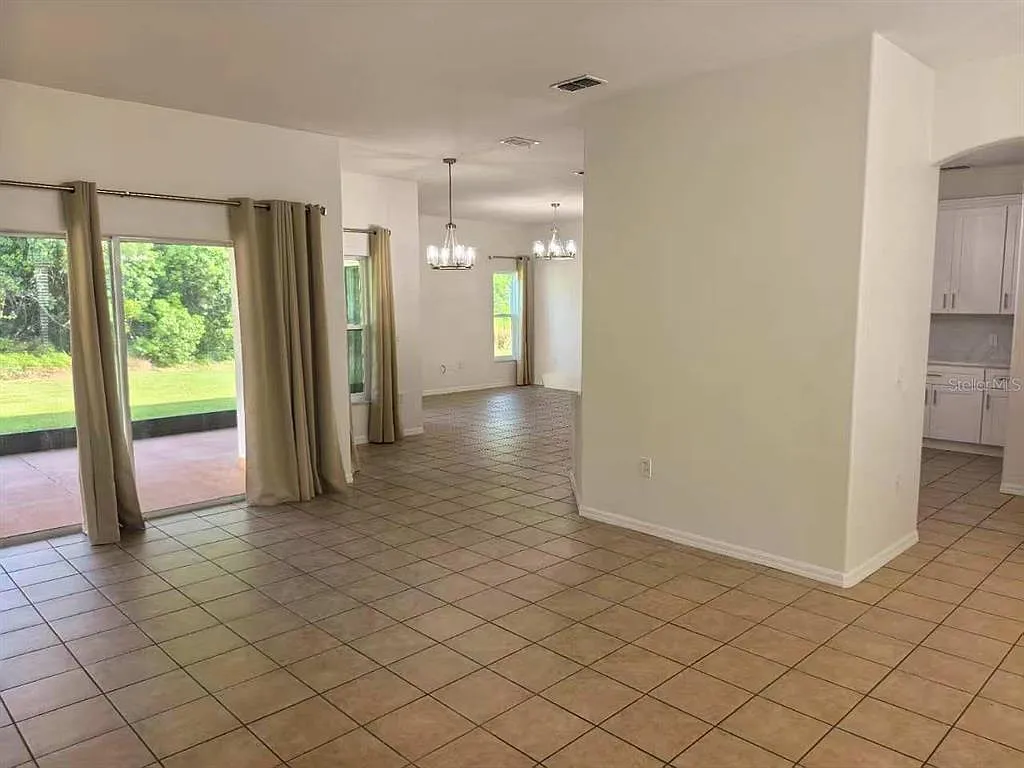 3 bed, 2.0 bath, 1687 sqft, $2,100 — Photo 2