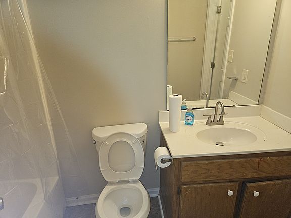 3rd image of 119 Wedgewood Dr #12