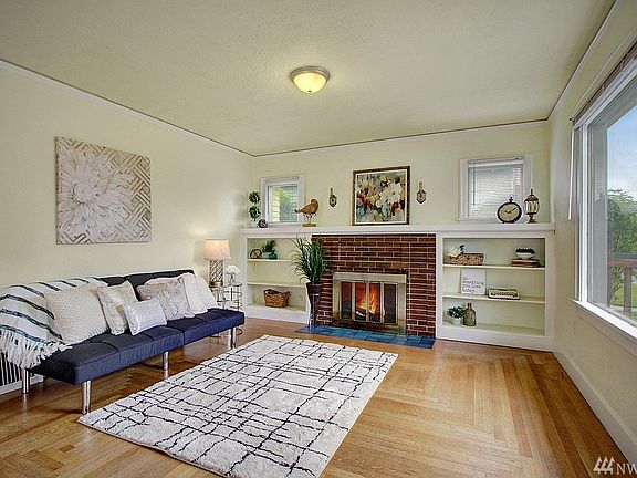 4th image of 1527 Rainier Ave