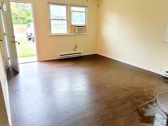 3rd image of 815 W Wythe St