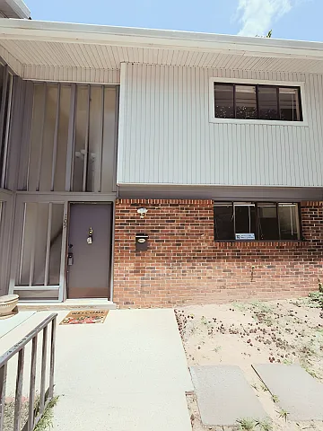 105 Briarview Cir — Photo 1