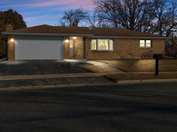 385 E Richards Rd, Oregon, WI 53575