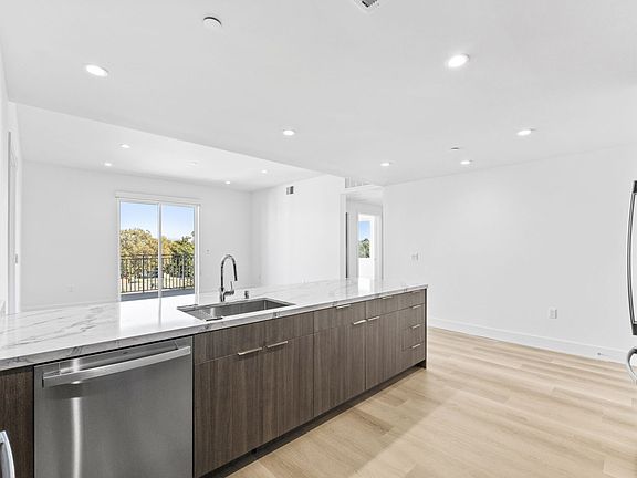 5th image of 3406 El Camino Real #319