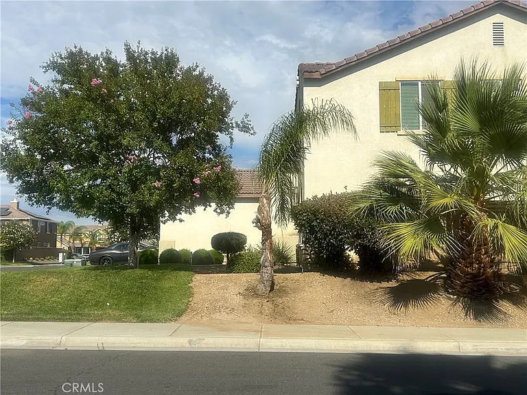 1531 Preston Dr — Photo 2