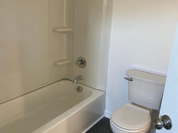 3rd image of 2530 Belmont Heights Ave #2