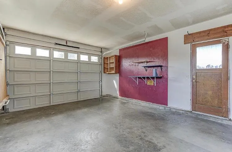 910 W Miner St — Photo 5