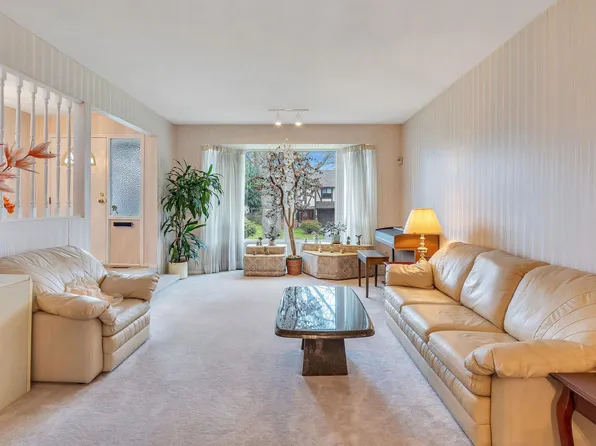 1921 155th St, Surrey, BC V4A 7M9