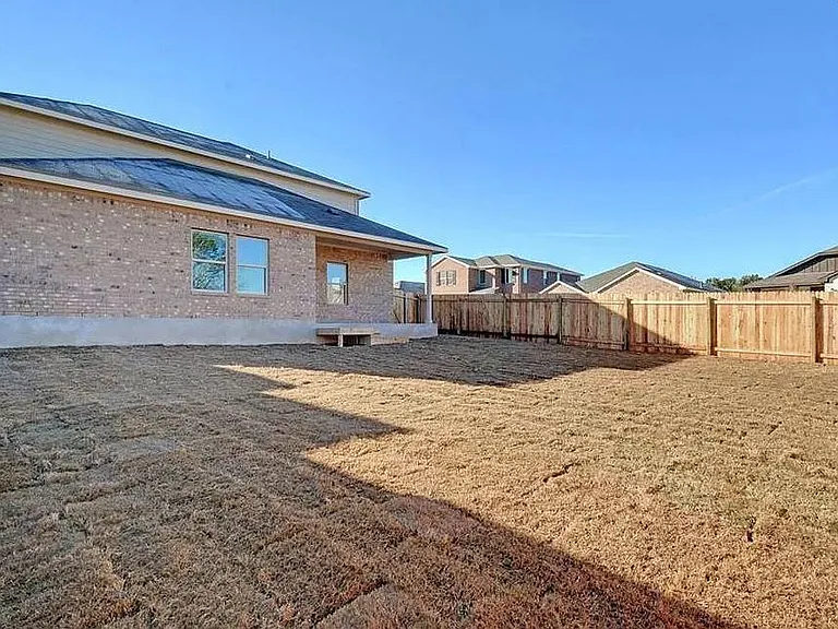 1605 Torre St — Photo 20