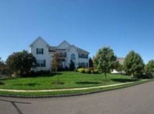 41 Rolling Gln, Mount Laurel, NJ 08054