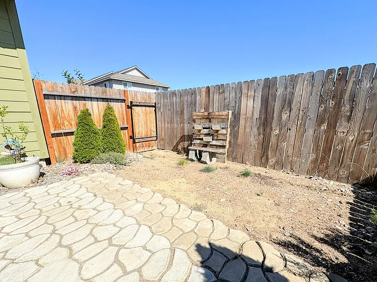 51726 Putney Ln — Photo 32