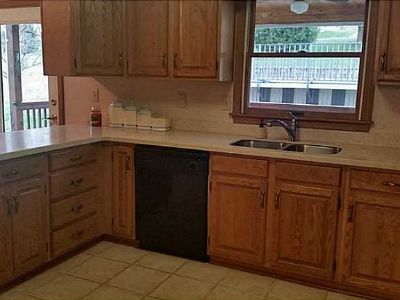 5th image of 20 Oakridge Dr