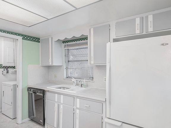 2nd image of 1120 SE Sabina Ln