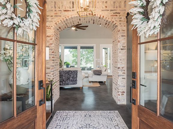 2nd image of 1401 Hunt Rd