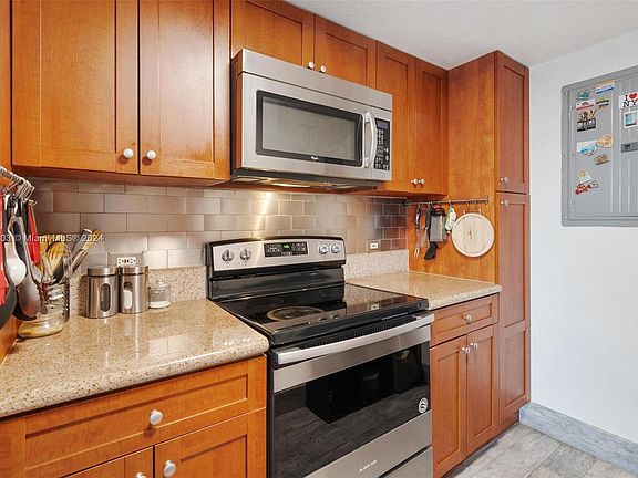 5th image of 36 NW 6th Ave APT Ts-9