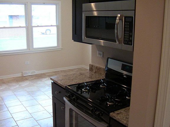 4th image of 301 E 164th Pl