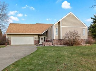 3902 Farmington Dr, Champaign, IL