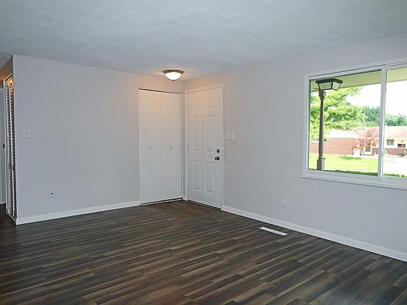 3rd image of 6974 Laird Ave