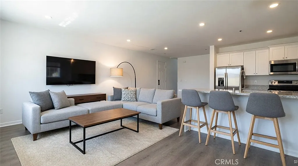 3 bed, 2.5 bath, 1848 sqft, $3,350 — Photo 4