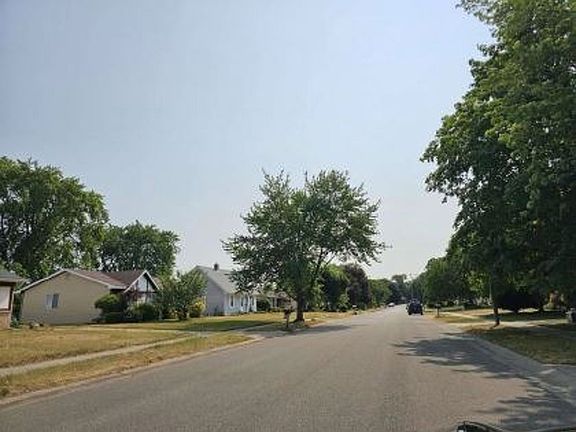 Exterior Neighborhood (street photo)