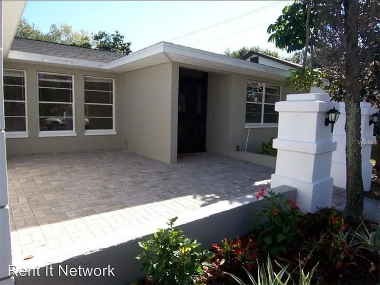 2205 Cypress Point Dr E — Photo 2