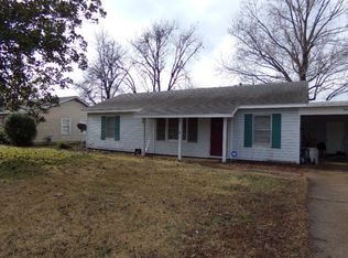 113 Fitzhugh St, Leland, MS 38756