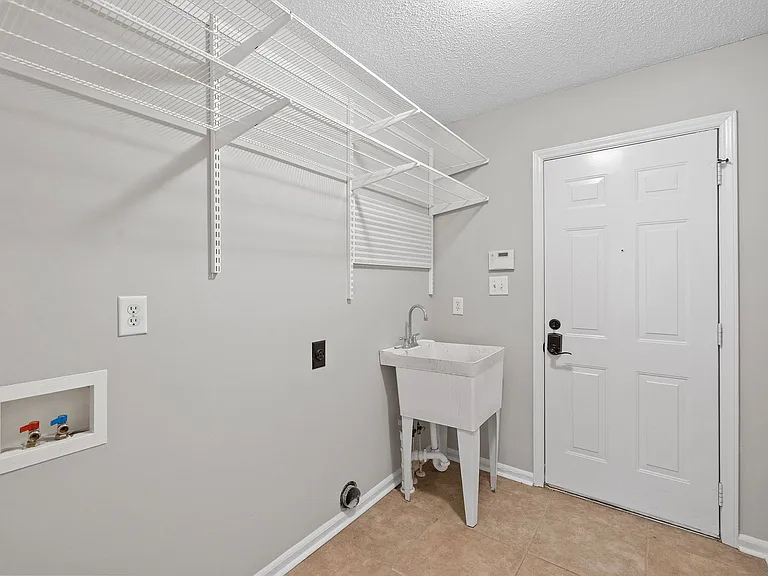 3425 Coach Lantern Ave — Photo 32