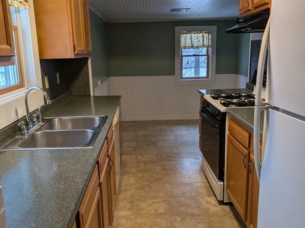 95 N Elm St APT 2, Westfield, MA 01085