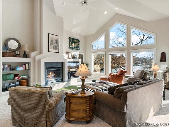 3rd image of 85 Clearwater Ct