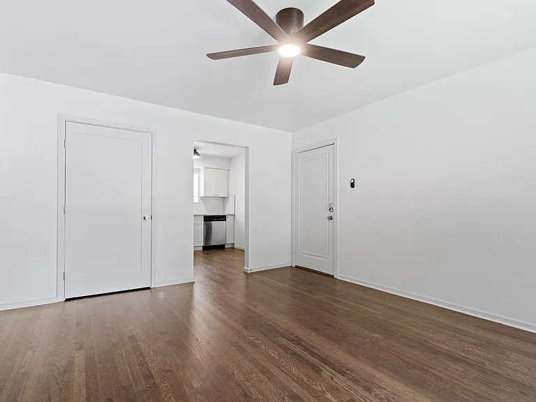 Clermont Apartments — Photo 19