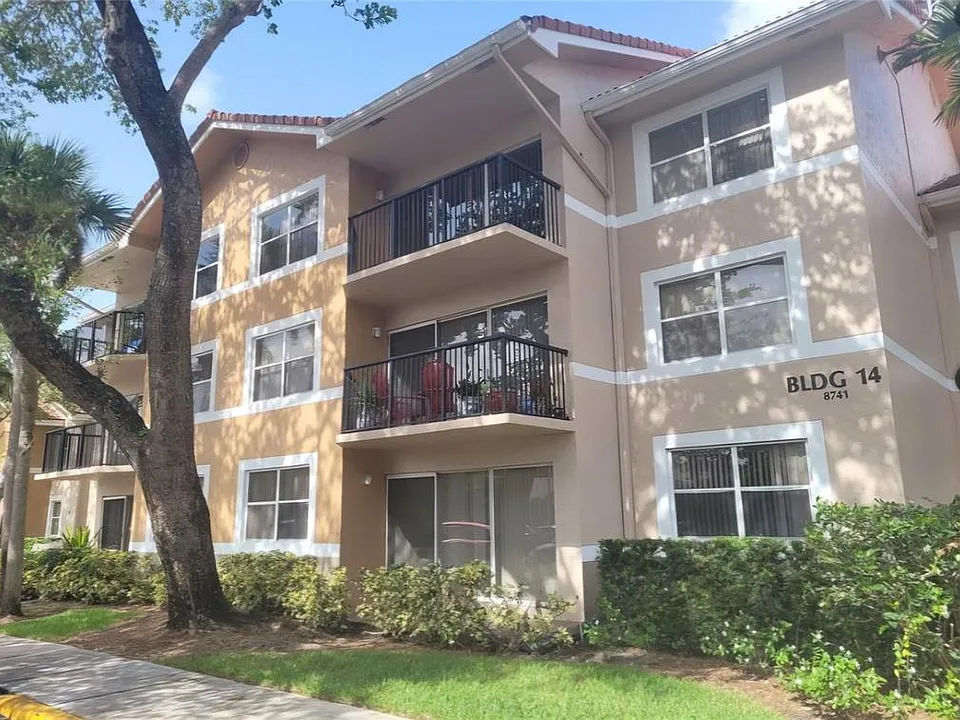 8741 Wiles Rd #305