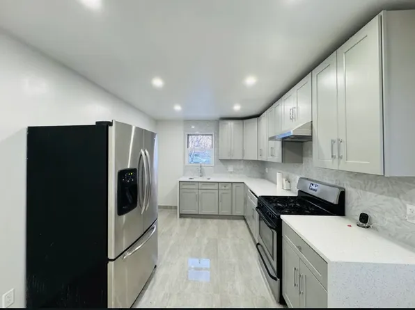 80 Locust Ave Floor 2, Staten Island, NY 10306