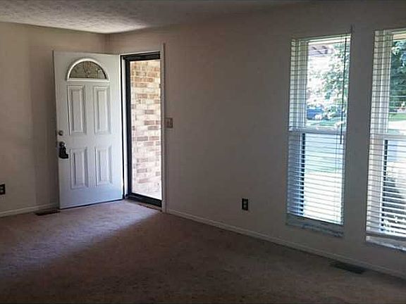 3rd image of 8393 Eagle Pass Dr