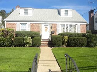 15 White St, Valley Stream, NY 11580