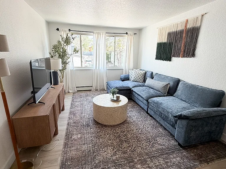 2526 N Clay St #11 — Photo 4