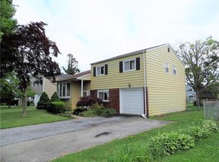 1922 Stonington Rd, Bethlehem, PA 18018