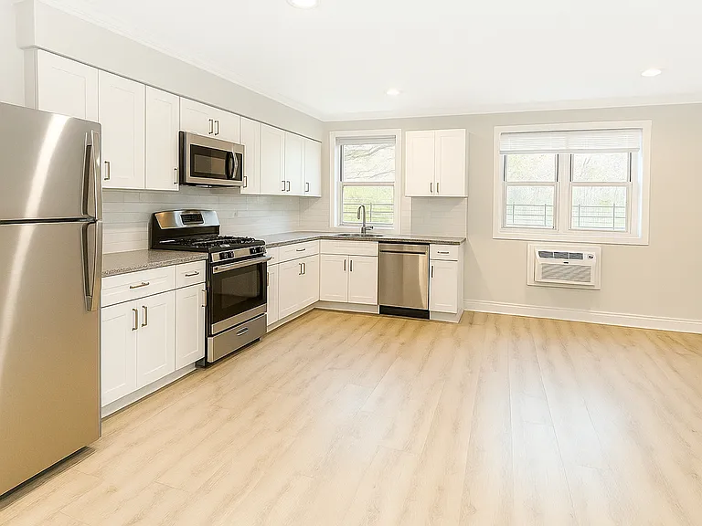Lexington Apartments — Photo 6