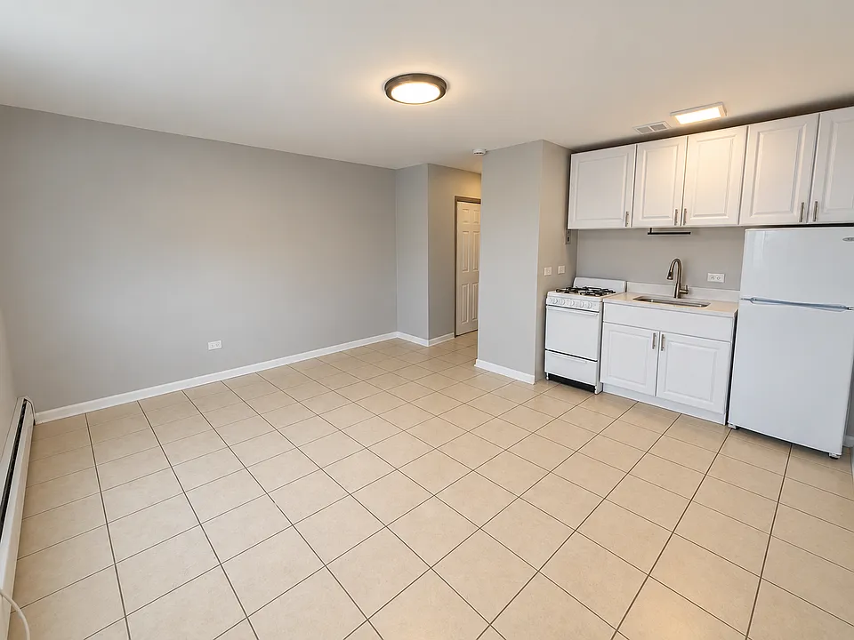 5657 W Fullerton Ave #308