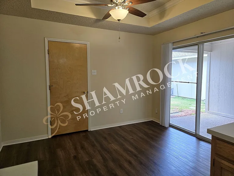 1713 Breezy Dr — Photo 7