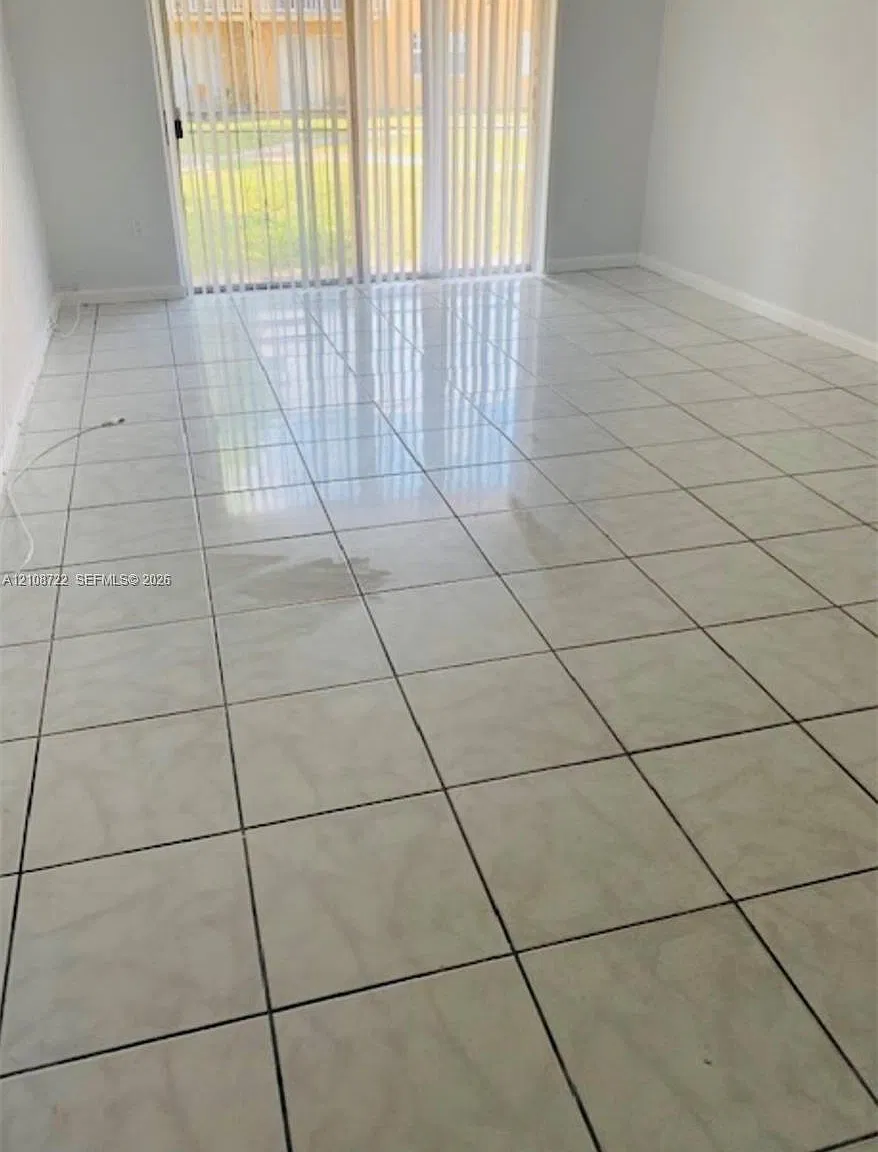 New World Condo Apts Iv — Photo 3
