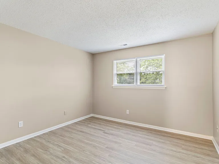 1180 Indian Rd — Photo 8