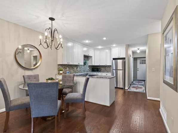 149 Riverview Dr APT 11, Monticello, MN 55362