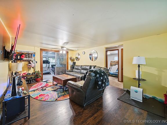 5th image of 912 N Brown St E