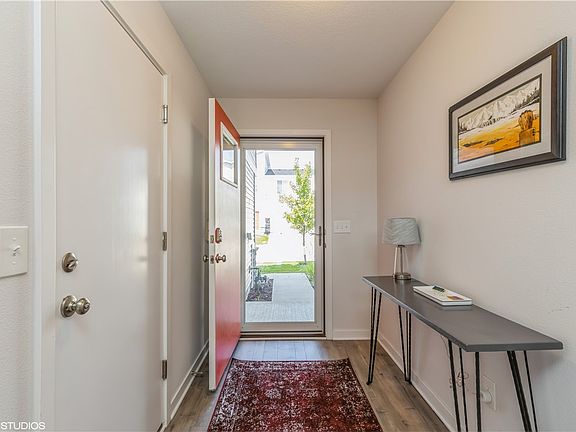 2nd image of 323 NE Mink Dr