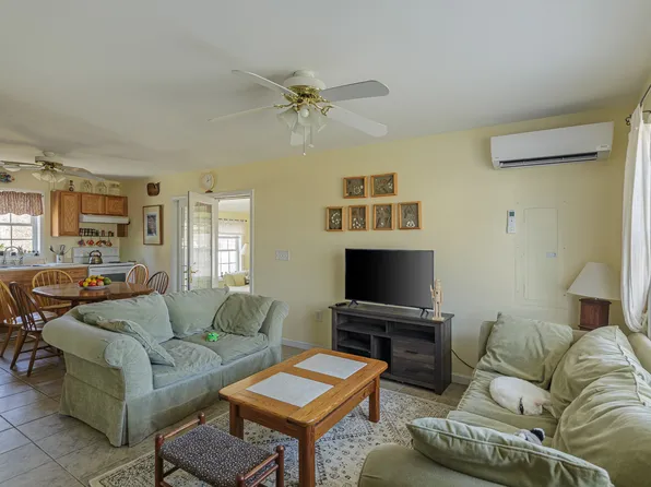 20 Portland Ave, Old Lyme, CT 06371
