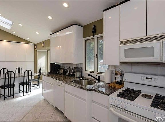 4th image of 20 Carrol Pl