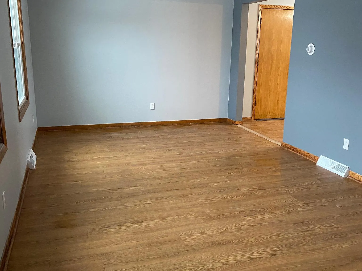 3 bed, 1.5 bath, 1308 sqft, $1,650 — Photo 2