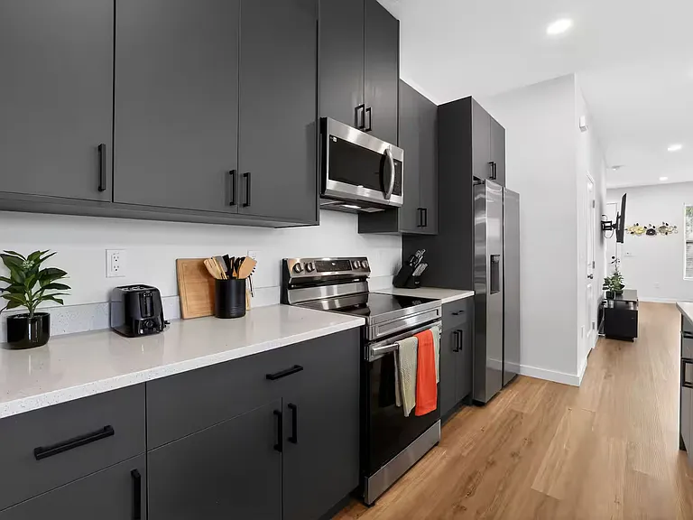 210 E Columbus Dr #B — Photo 17